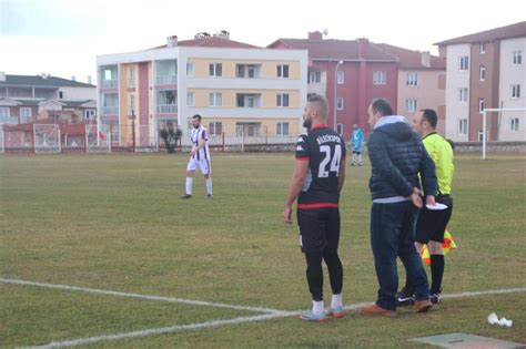 Futbol Maçlarında Stratejik Oyuncu Değişiklikleri